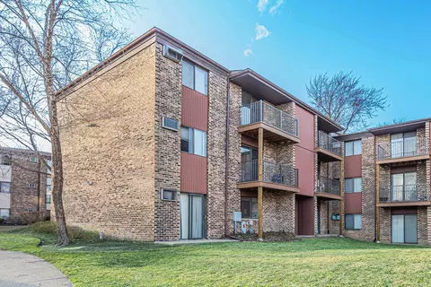 192 Dunteman Dr #301, Glendale Heights, IL 60139