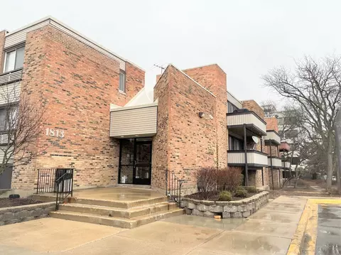 1813 Hemlock Pl #305, Schaumburg, IL 60173