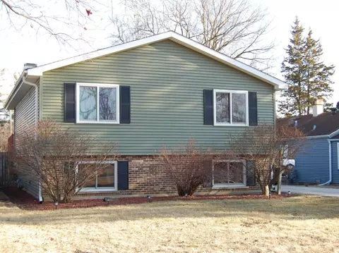 167 S Hawthorne Blvd, Mundelein, IL 60060