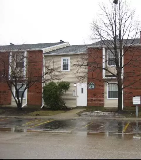 1357 E Wyndham Cir #104, Palatine, IL 60074