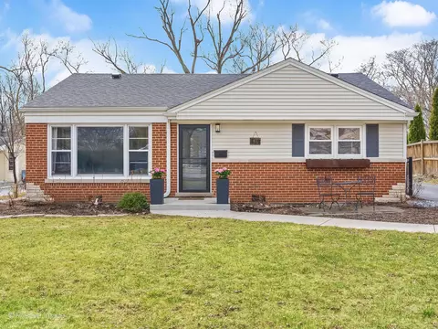 319 Maple St, Glen Ellyn, IL 60137