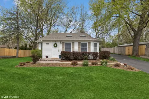 122 Beacon St, Spring Grove, IL 60081