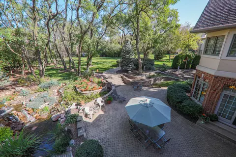 Exterior - 210 79th St, Willowbrook, IL 60527 photo 8 of 27