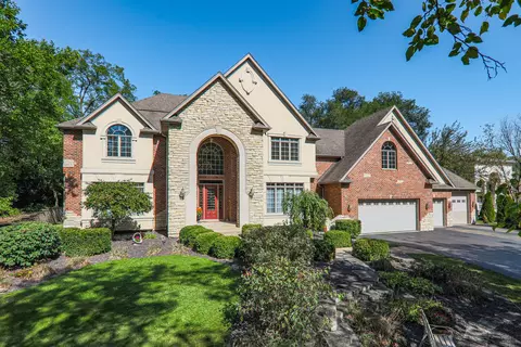 210 79th St, Willowbrook, IL 60527