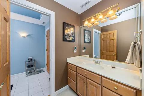 Bath - 210 79th St, Willowbrook, IL 60527 photo 4 of 9