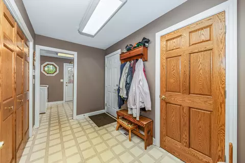 Entry Way - 210 79th St, Willowbrook, IL 60527 photo 5 of 7