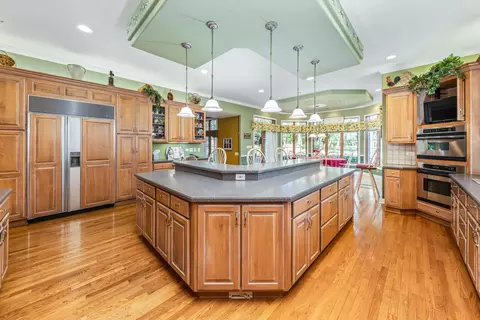 Kitchen - 210 79th St, Willowbrook, IL 60527 photo 3 of 7