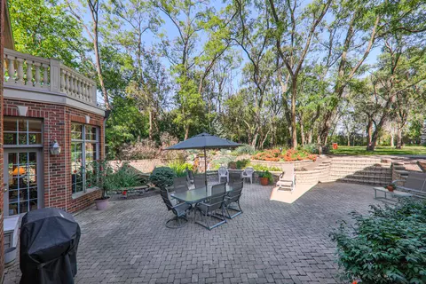 Exterior - 210 79th St, Willowbrook, IL 60527 photo 9 of 27