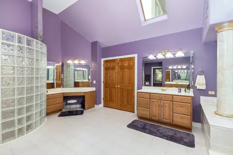 Bath - 210 79th St, Willowbrook, IL 60527 photo 9 of 9