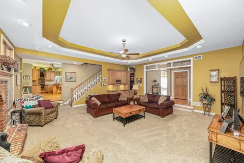 Living - 210 79th St, Willowbrook, IL 60527 photo 4 of 5