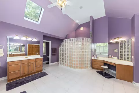 Bath - 210 79th St, Willowbrook, IL 60527 photo 6 of 9