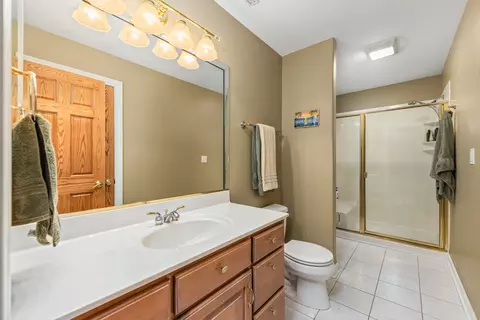 Bath - 210 79th St, Willowbrook, IL 60527 photo 2 of 9