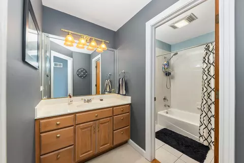 Bath - 210 79th St, Willowbrook, IL 60527 photo 3 of 9