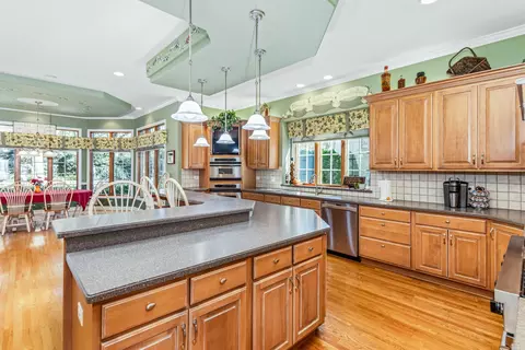 Kitchen - 210 79th St, Willowbrook, IL 60527 photo 2 of 7