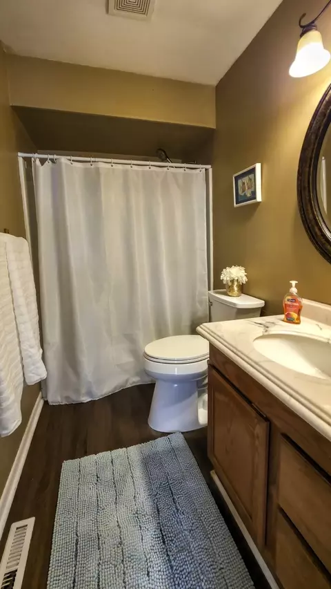 Bath - Undisclosed, Mchenry, IL 60050 photo 1 of 1