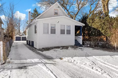 13818 Division St, Blue Island, IL 60406