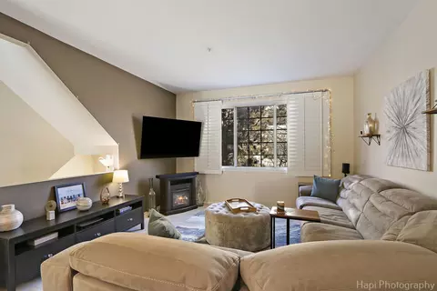 Living - 182 Lucerne Ct, Wheeling, IL 60090 photo 2 of 4
