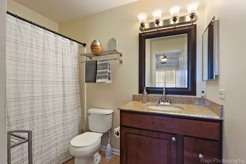 Bath - 182 Lucerne Ct, Wheeling, IL 60090 photo 2 of 3