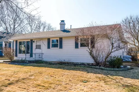 18601 W Country Ln, Grayslake, IL 60030