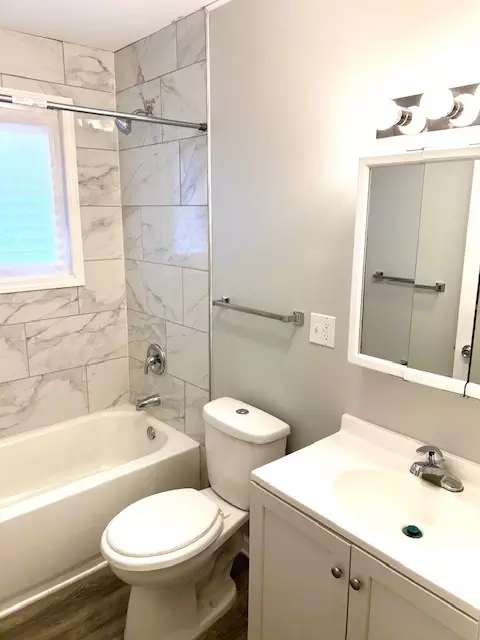 Bath - 16625 Sawyer Ave, Markham, IL 60428 photo 1 of 2