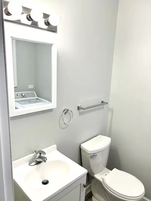 Bath - 16625 Sawyer Ave, Markham, IL 60428 photo 2 of 2
