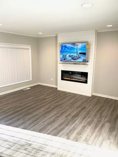Living - 16625 Sawyer Ave, Markham, IL 60428 photo 2 of 2