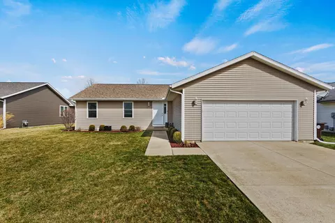 1450 Honeysuckle Ln, Farmer City, IL 61842