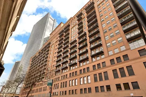 165 N Canal St #1028, Chicago, IL 60606