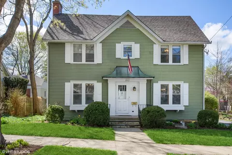 640 S Cook St, Barrington, IL 60010