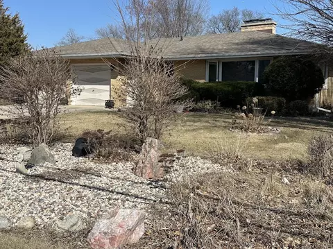 517 N Mclean Blvd, Elgin, IL 60123
