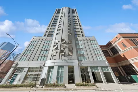 600 N Dearborn St #707, Chicago, IL 60654
