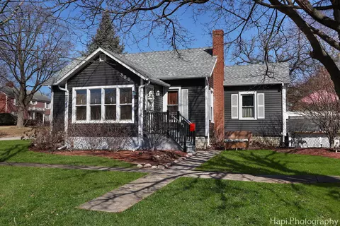 Exterior - 300 E Blackman St, Harvard, IL 60033 photo 2 of 8