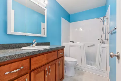 Bath - 415 Davidson Dr, Minooka, IL 60447 photo 1 of 2