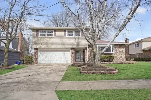 564 Harding Ave, Glen Ellyn, IL 60137