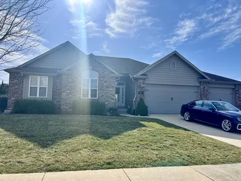 403 Castle Rock Dr, Monticello, IL 61856