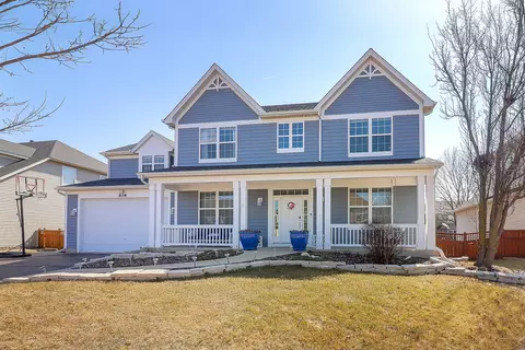 808 Georgetown Dr, Oswego, IL 60543