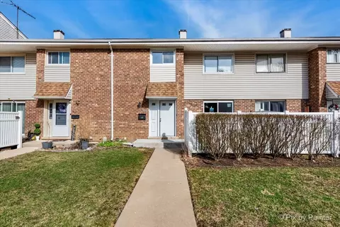 802 White Oak Ln, University Park, IL 60484
