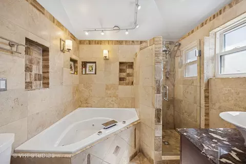 681 Rose Ave, Des Plaines, IL 60016 photo 8