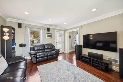 681 Rose Ave, Des Plaines, IL 60016 photo 3