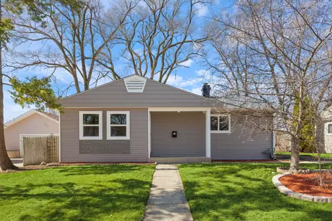 60 Hickory Dr, Carpentersville, IL 60110