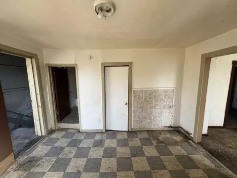 Entry Way - 5218 S Lowe Ave, Chicago, IL 60609 photo 3 of 5