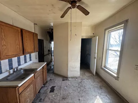 Entry Way - 5218 S Lowe Ave, Chicago, IL 60609 photo 4 of 5
