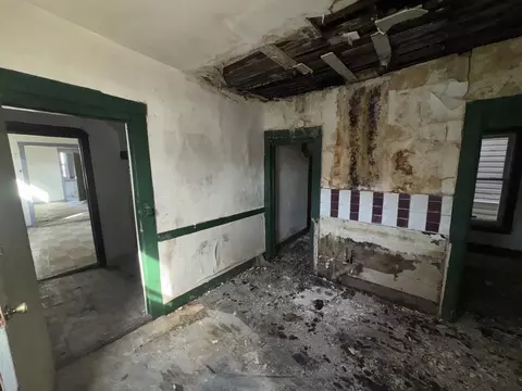 Entry Way - 5218 S Lowe Ave, Chicago, IL 60609 photo 1 of 5