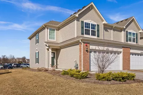 1132 Hawk Hollow Dr, Yorkville, IL 60560