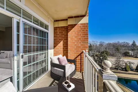 Exterior - 1 Itasca Pl #410, Itasca, IL 60143 photo 4 of 12