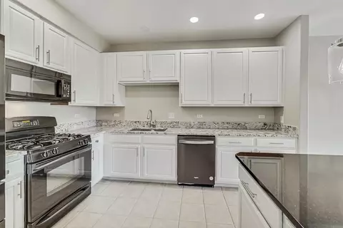 Kitchen - 1 Itasca Pl #410, Itasca, IL 60143 photo 2 of 3