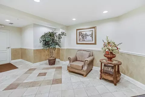 Entry Way - 1 Itasca Pl #410, Itasca, IL 60143 photo 3 of 4