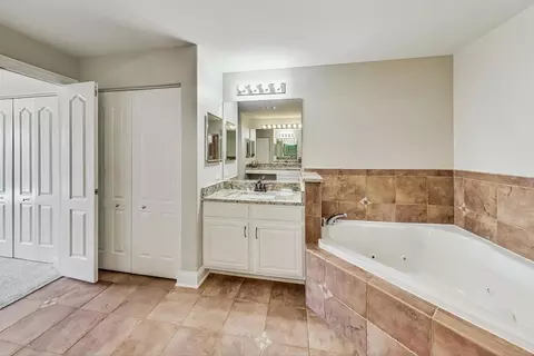 Bath - 1 Itasca Pl #410, Itasca, IL 60143 photo 2 of 4