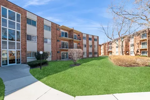 9716 S Karlov Ave #209, Oak Lawn, IL 60453