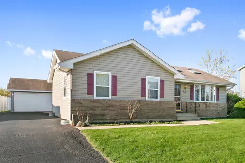 2818 Warren Dorris Dr, Joliet, IL 60435